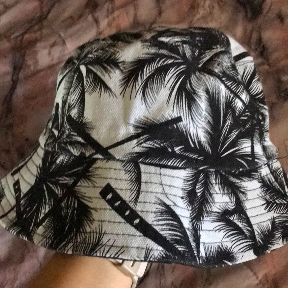 Black and white palm tree/black reversible bucket hat